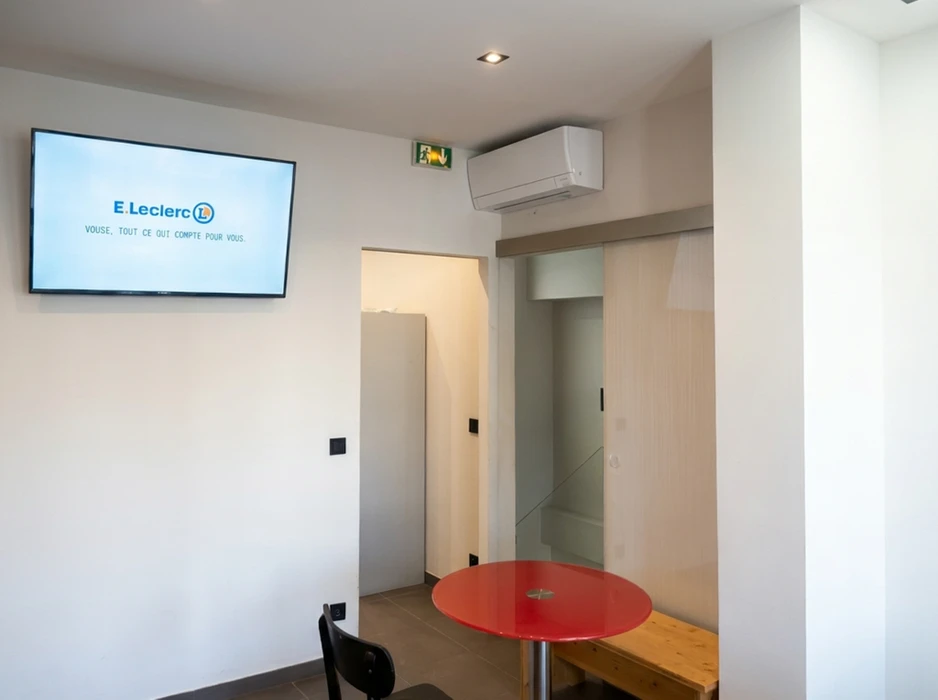 Salle d'accueil professionnelle E